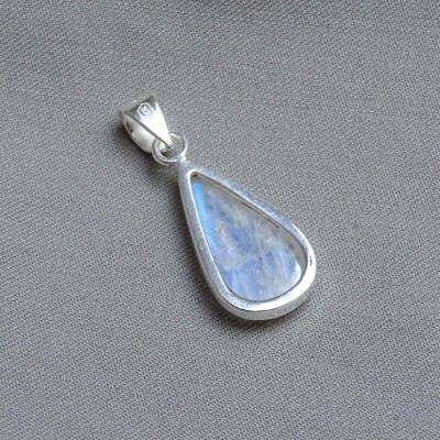 Moonstone pendant in silver 4.5g, top quality