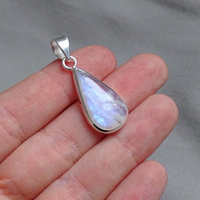 Moonstone pendant in silver 4.5g, top quality