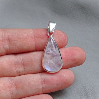 Moonstone pendant in silver 4.9g, top quality