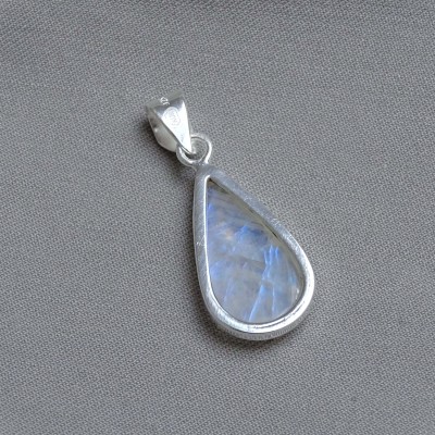 Moonstone pendant in silver 4.9g, top quality