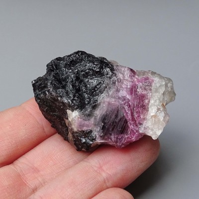 Rubelite/red tourmaline, black turmaline 37g, Brazil