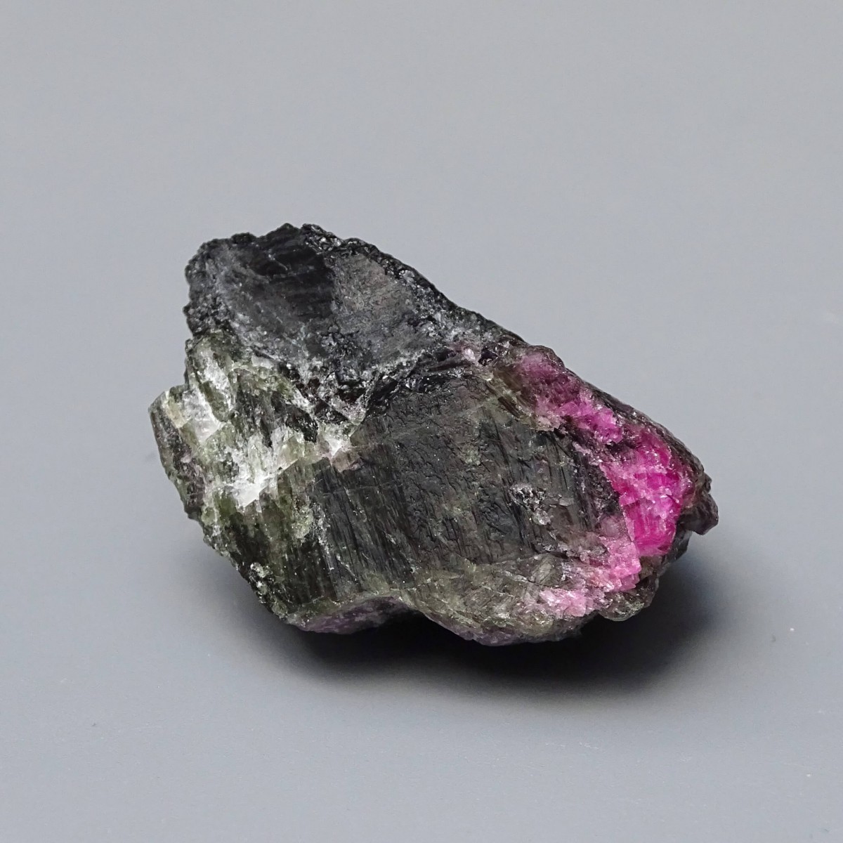 Rubelite/red tourmaline, black turmaline 22,5g, Brazil