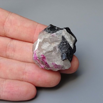 Rubelite/red tourmaline, black turmaline 19,3g, Brazil