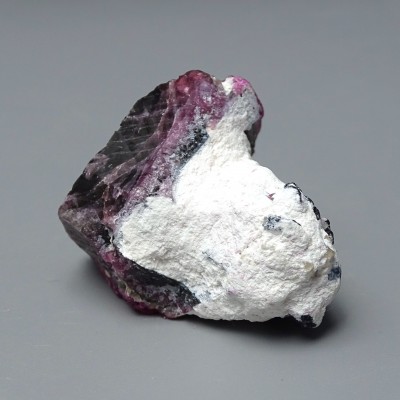 Rubelite/red tourmaline, black turmaline 31.1g, Brazil