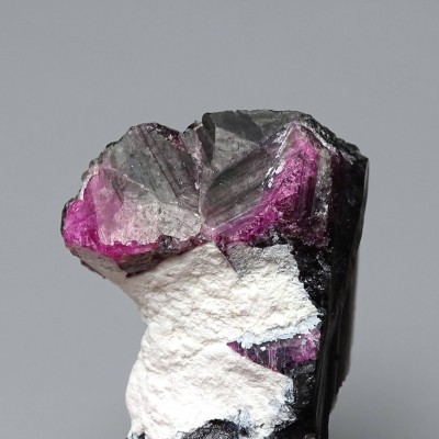 Rubelite/red tourmaline, black turmaline 31.1g, Brazil