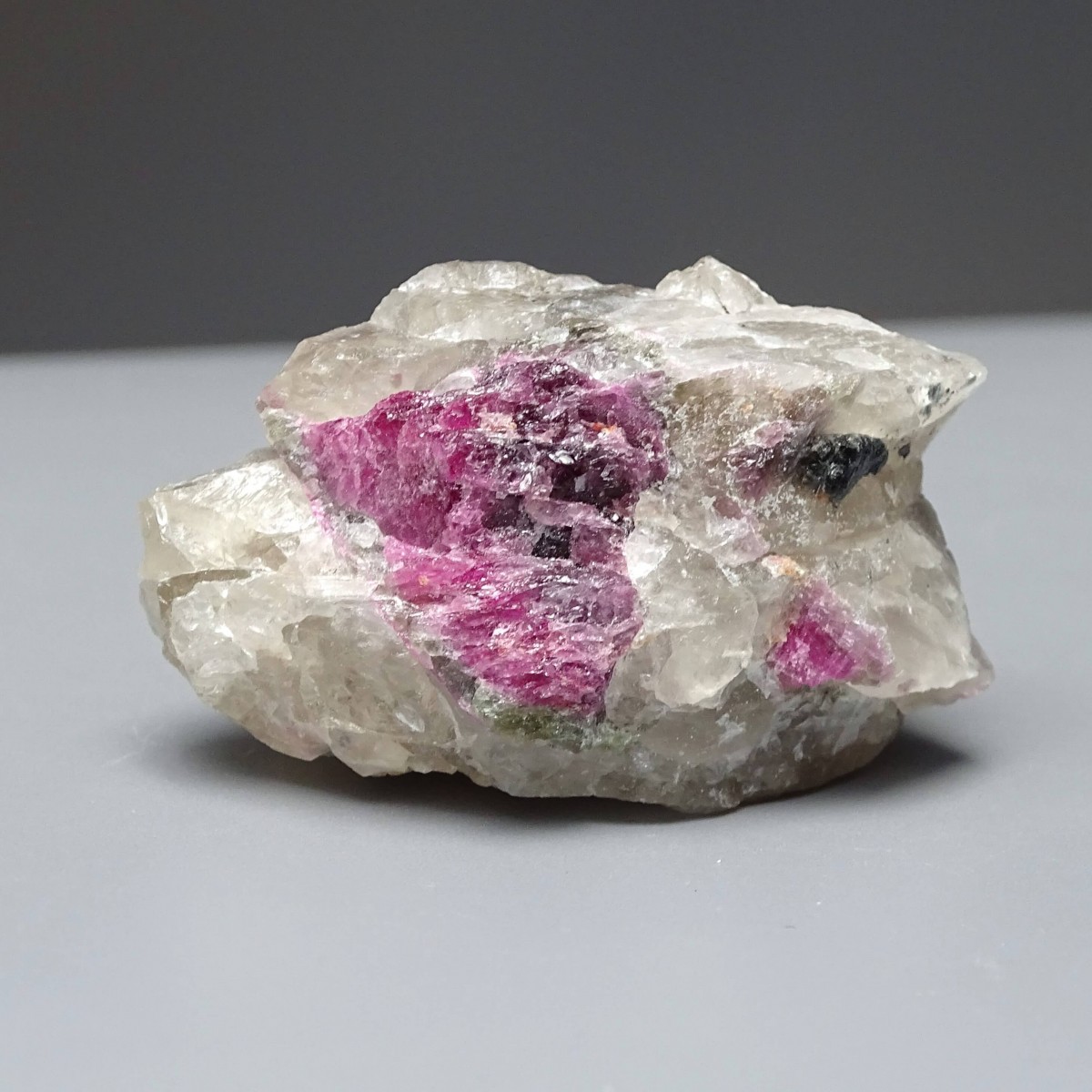 Rubelite/red tourmaline, black turmaline 54.8g, Brazil