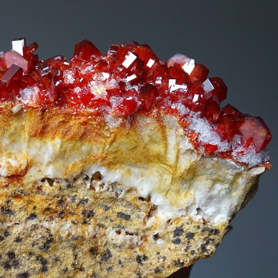 Vanadinite mineral 793g, Morocco