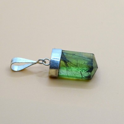 Peridot /Olivine natural crystal pendant 3.8g Pakistan