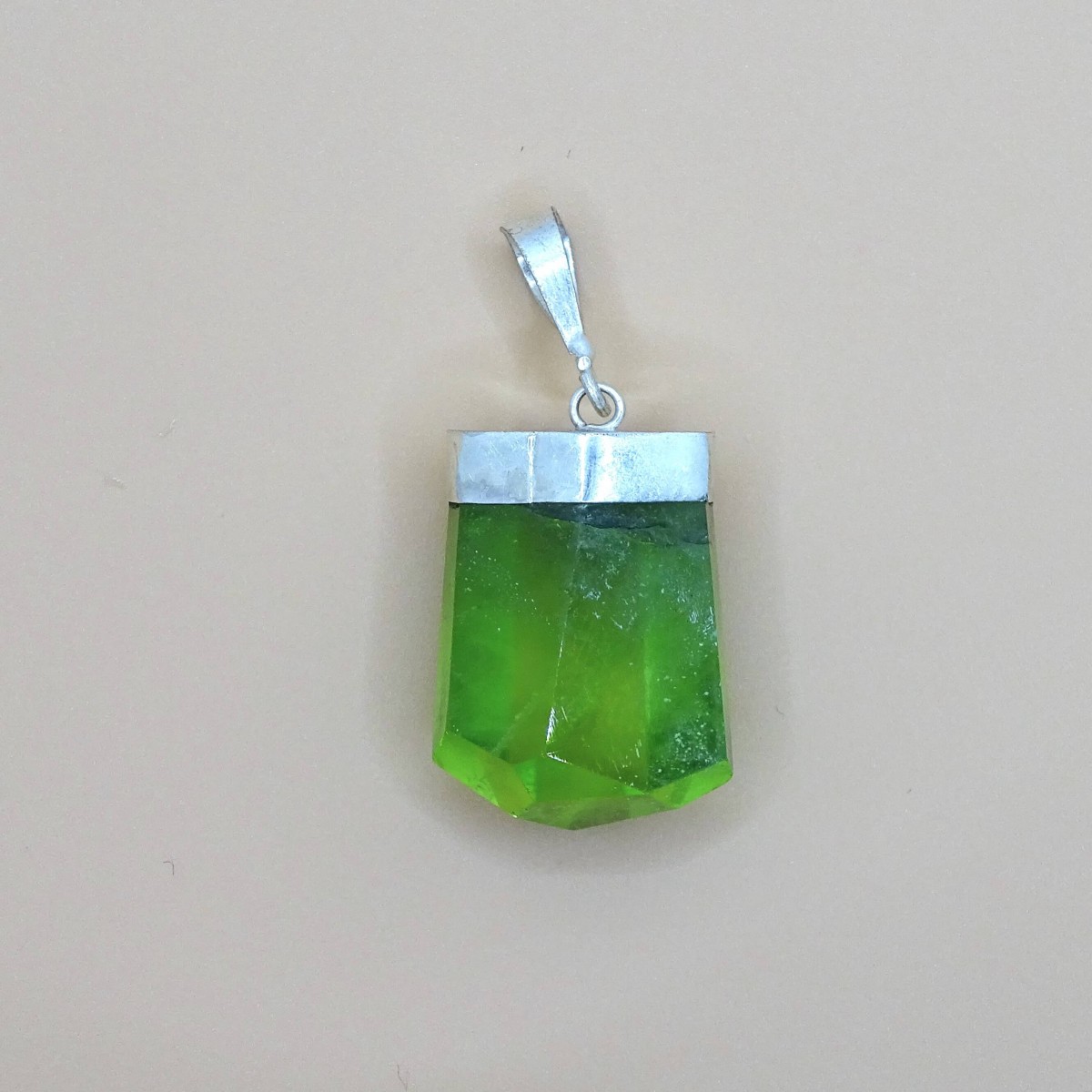 Peridot/Olivin Naturkristall Anhänger 5,4g Pakistan