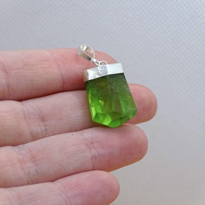 Peridot /Olivine natural crystal pendant 5.4g Pakistan