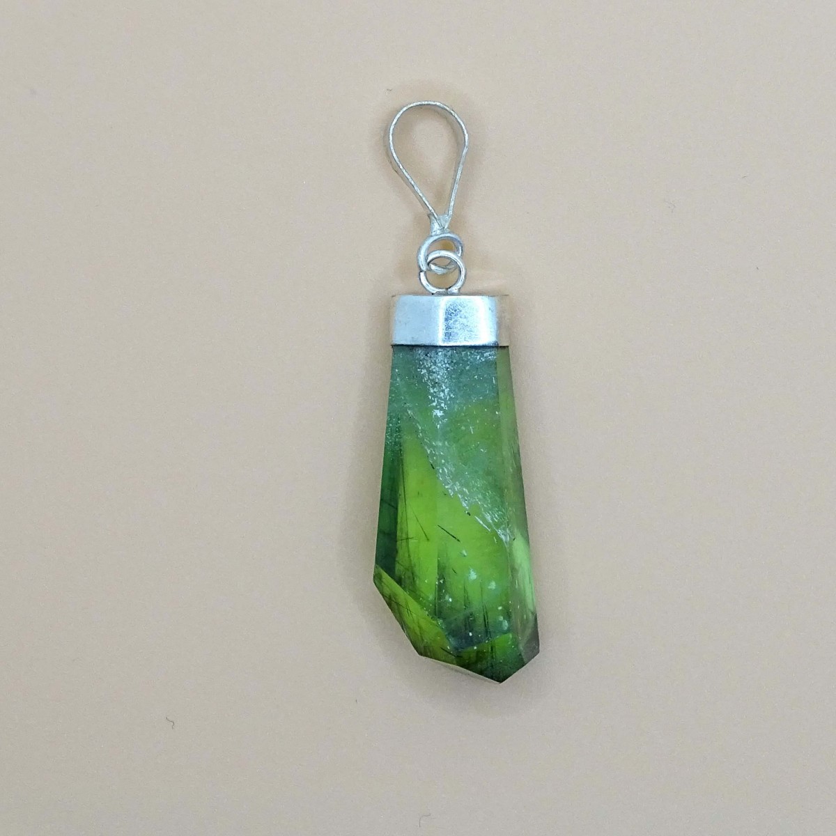 Peridot /Olivine natural crystal pendant 4.9g Pakistan