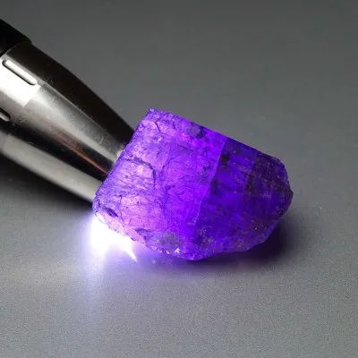 Skapolit fialový přírodní krystal 59,3g, Afganistán