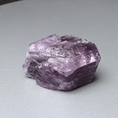 Scapolit lila Naturkristall 79,2g, Afghanistan