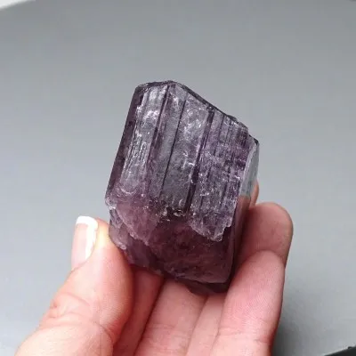 Skapolit fialový přírodní krystal 79,2g, Afganistán