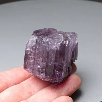 Scapolit lila Naturkristall 79,2g, Afghanistan