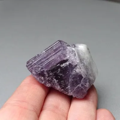 Scapolit lila Naturkristall 44,3g, Afghanistan