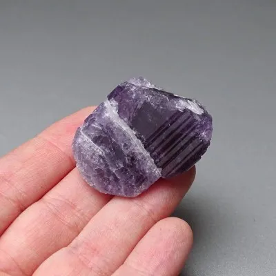 Scapolit lila Naturkristall 34,1g, Afghanistan