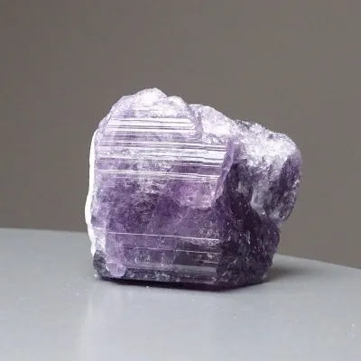 Scapolit lila Naturkristall 104,1g, Afghanistan