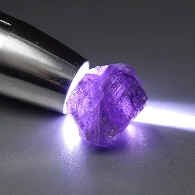 Skapolit fialový přírodní krystal 18,8g, Afganistán