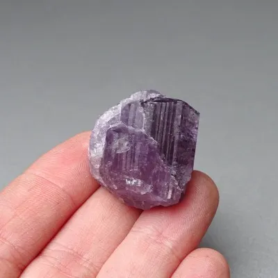 Scapolite purple natural crystal 18.8g, Afghanistan