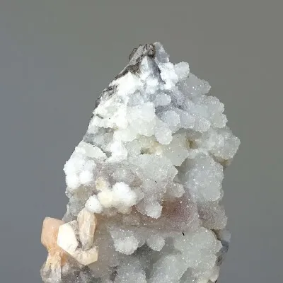 Apophyllite, chalcedony, stilbit druse 140g, India