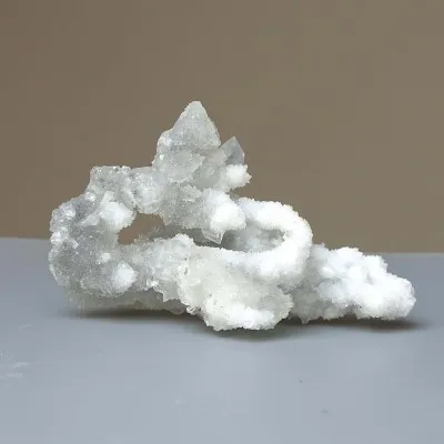 Apophyllite, chalcedony druse 31g, India