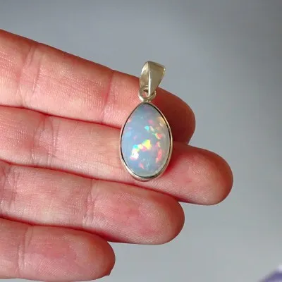 Ethiopian opal pendant 4.6g, Ethiopia | MINERALS-STONES®