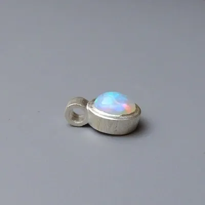 Etiopský opál přívěsek 3,2g, Etiopie | MINERALS-STONES®