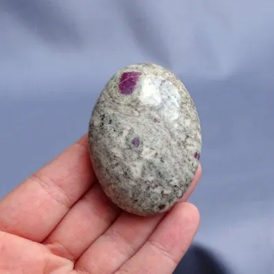 Ruby in albite polished 77g, India MINERALS-STONES®