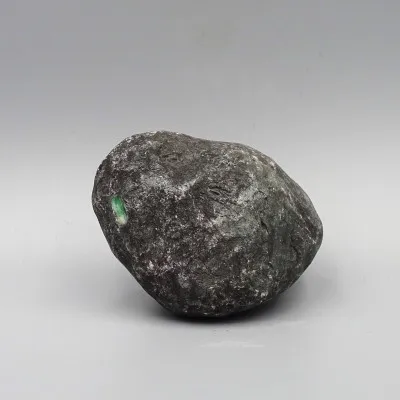 Natürlicher Jadeit-Felsbrocken, 310 g, Burma (Myanmar)