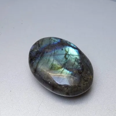 Labradorite polished 96g, Madagascar | MINERALS-STONES