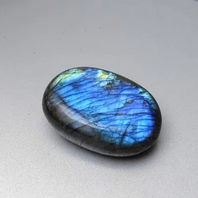 Labradorite polished 104g, Madagascar | MINERALS-STONES