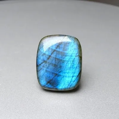 Labradorit-Cabochon, natürlich poliert 11,5 g, Madagaskar