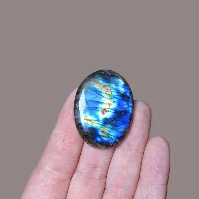 Labradorit-Cabochon, natürlich poliert 11,9 g, Madagaskar