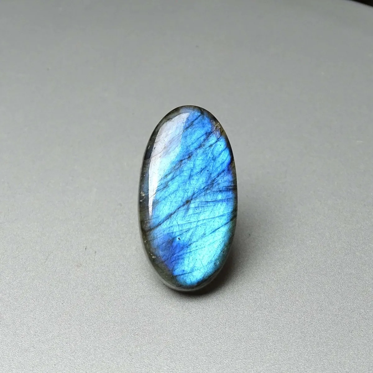 Labradorit-Cabochon, natürlich poliert 11,8g, Madagaskar