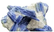 Kyanite – a natural aluminosilicate mineral