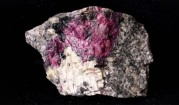 Eudialyt - minerály, kabošony, šperky Minerals-stones